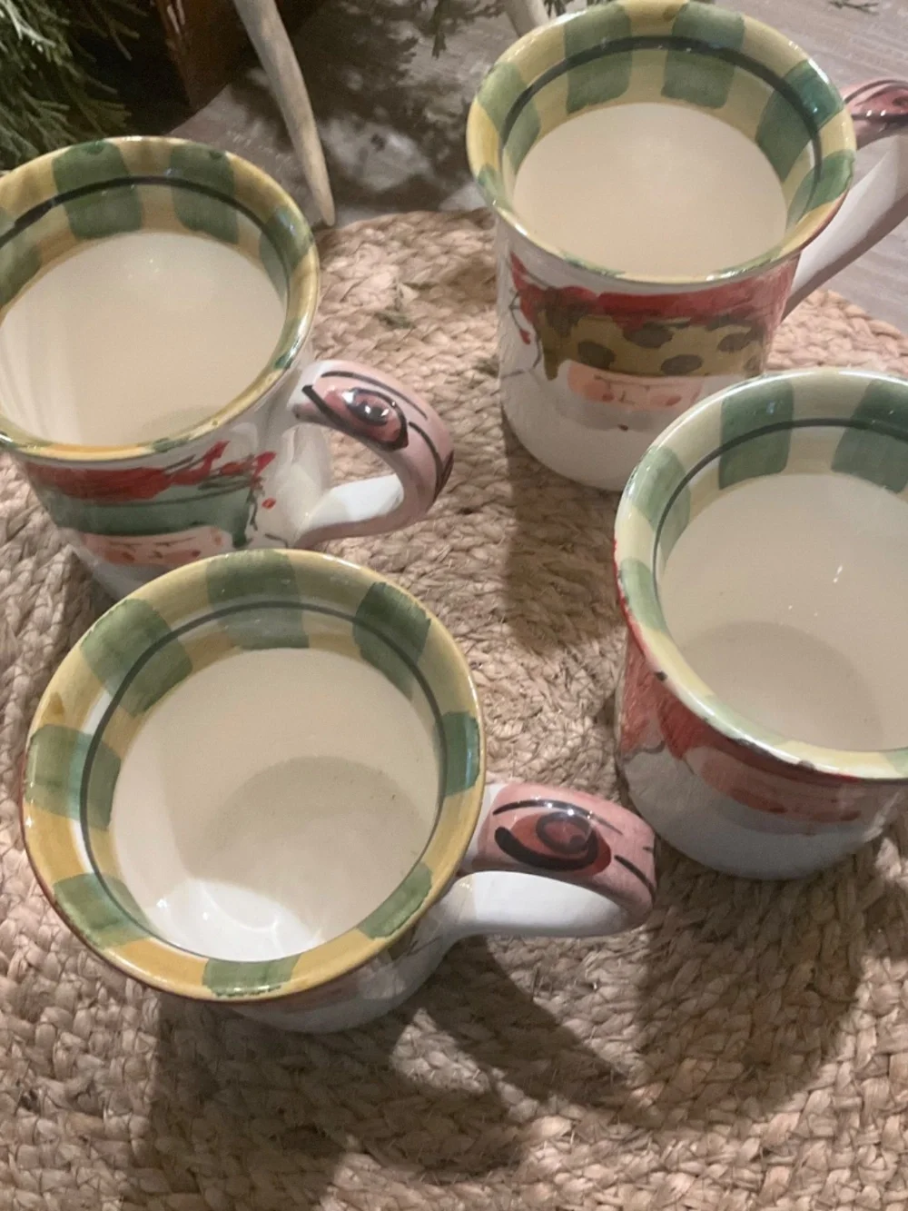 Vietri set 4 Mugs Old St Nick Saint Nick Vietri (Italy). Santa, Berries